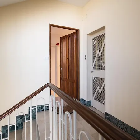 Skyview Roomy Apartment